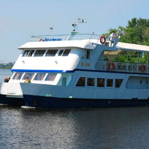 Фото арендуемой яхты Лара на сайте kater-yahta.com.ua