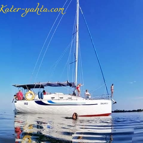 Фото арендуемой яхты Людмила на сайте kater-yahta.com.ua